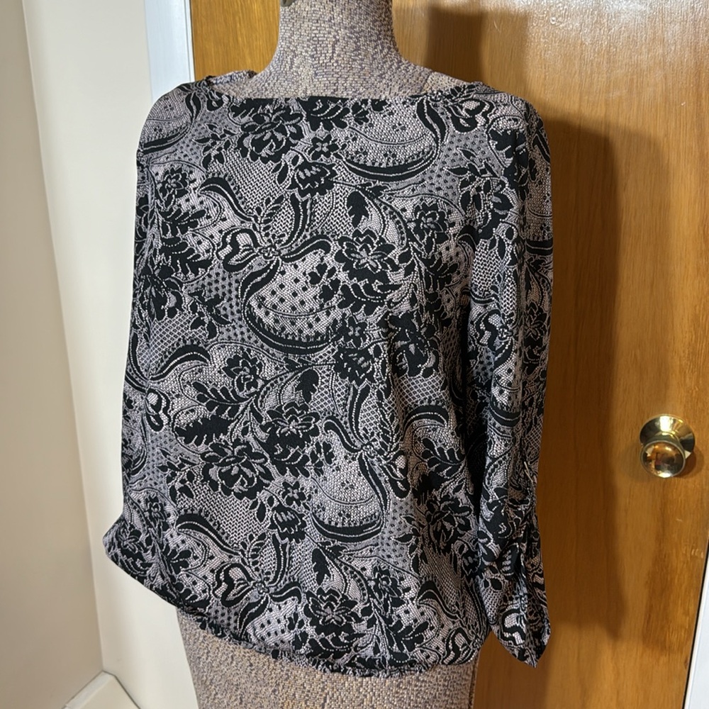 New York & Company Womens Large Black & Mauve Floral Blouse Elastic Waist